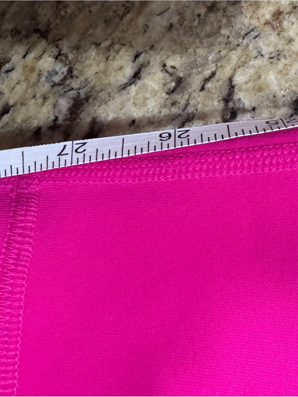 Alo Yoga High-Waist Airbrush Leggings in the vibrant Paradise Pink - Picture 3 of 4